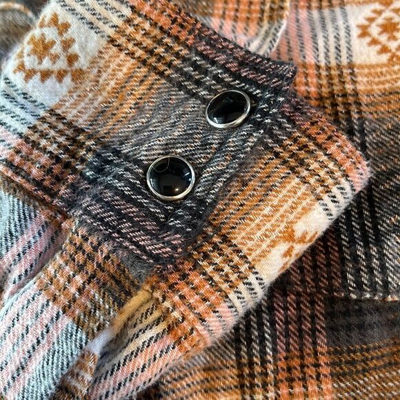 Shyanne Flannel  - Picture 8 of 8